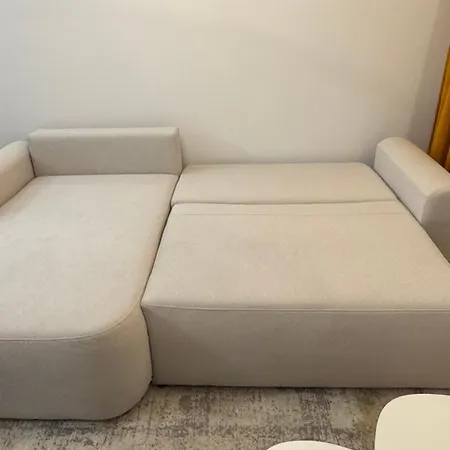 Premium Air Conditioned Hotel-style Apartment *