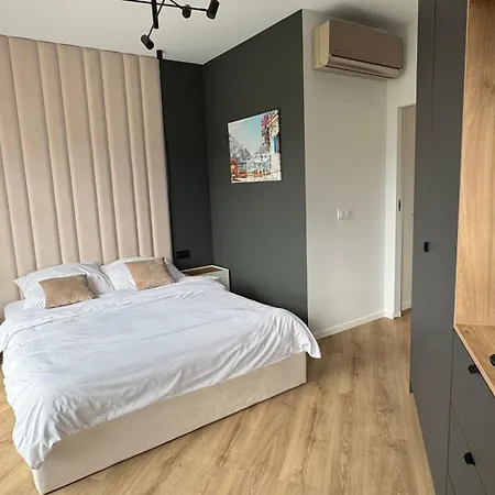 With Air Condition And Garage Apartman *